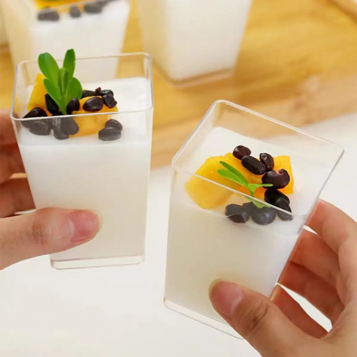 100Pcs Dessert Cups with Spoons&Cocktail Picks 5 Oz Mini Clear Plastic Parfait Shooter Cup Round Small Round Serving Goblet Disposable Appetizer Fruit Desert Bowl for Party Charcuterie Yogurt Pudding