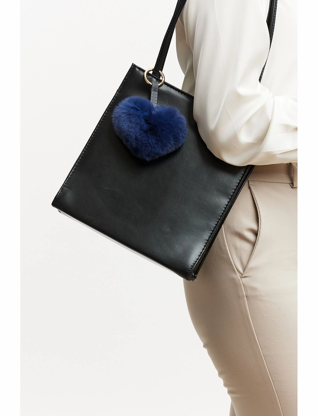 Bagcharm made of fur in the shape of a heart - blue