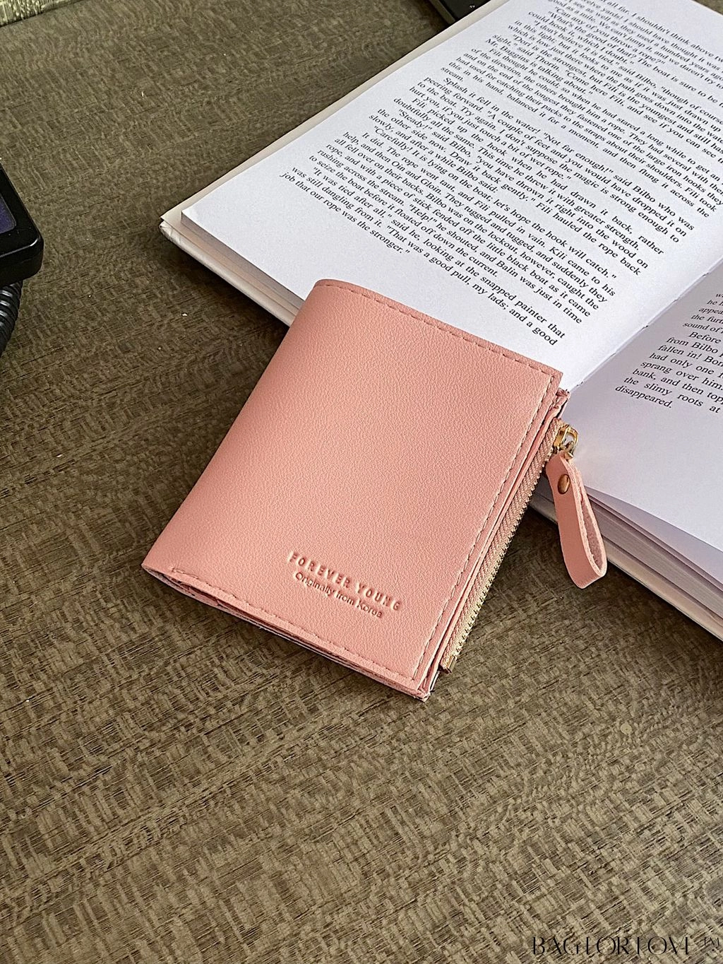 BagForLove - Stylish Square Zipper Purse: Compact Ladys Wallet with Sleek Design