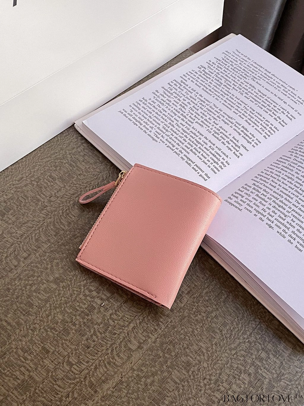 BagForLove - Stylish Square Zipper Purse: Compact Ladys Wallet with Sleek Design