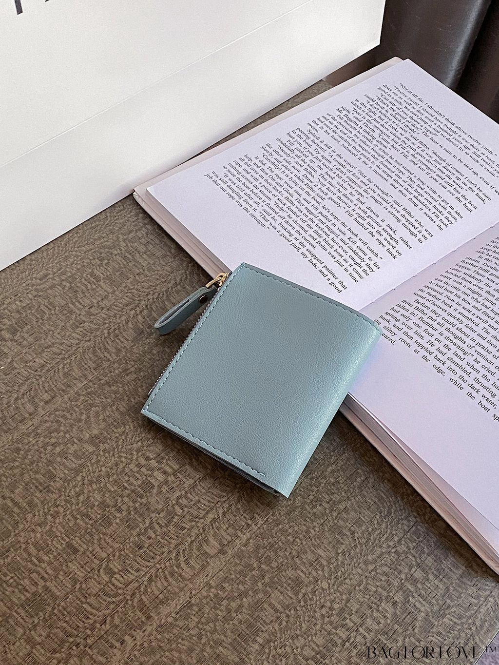 BagForLove - Stylish Square Zipper Purse: Compact Ladys Wallet with Sleek Design