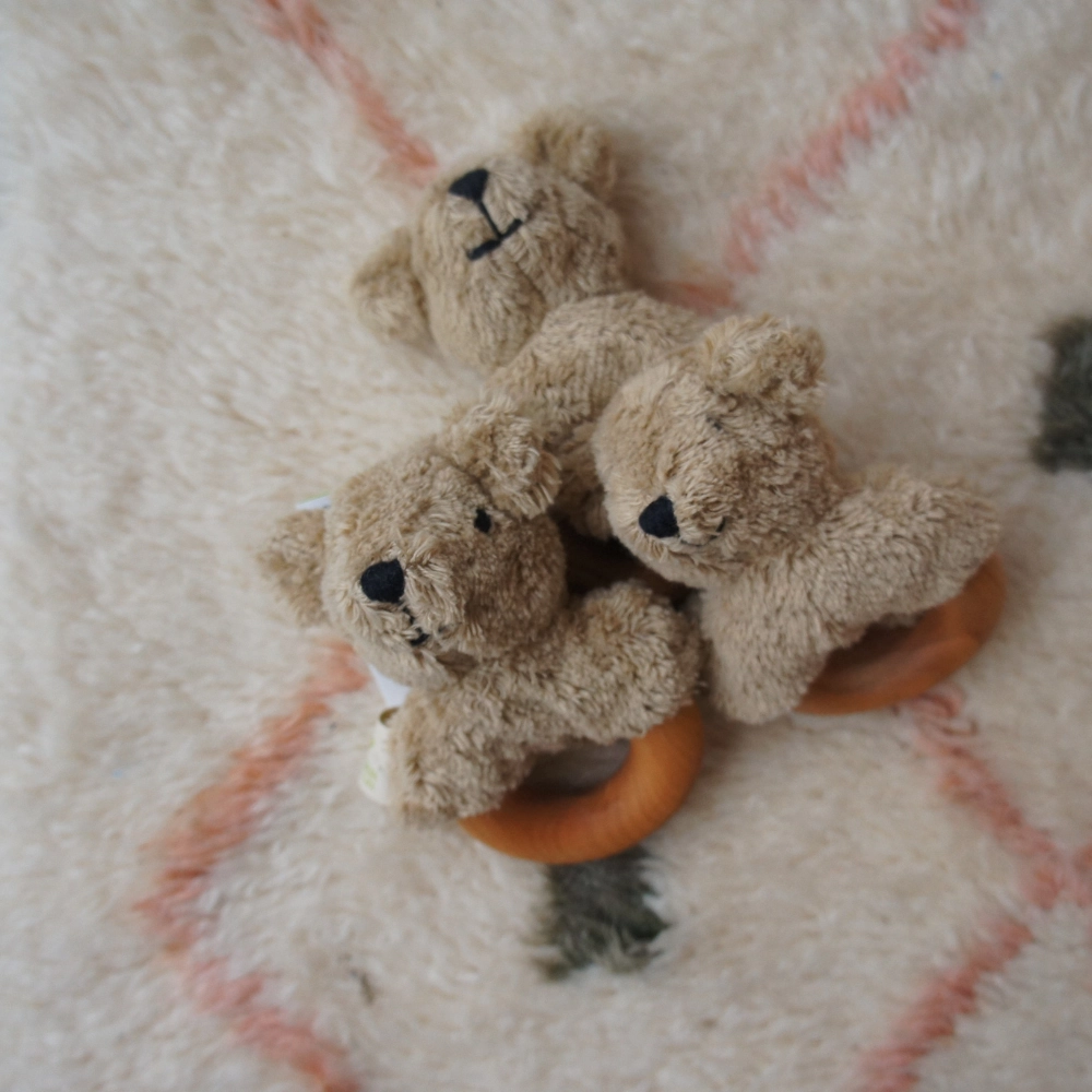 Bear grabber - Pure wool & organic cotton - Cherry wood