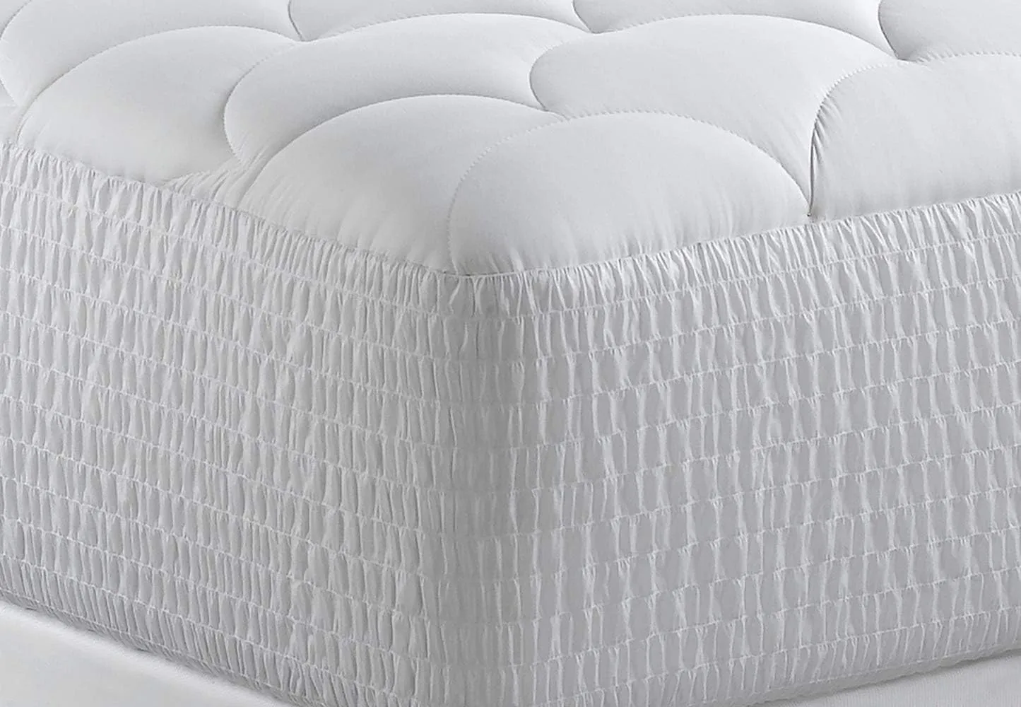 Courtyard by Marriott Mattress Topper - Plush, Lightweight Hypoallergenic Mattress Pad Exclusively for Courtyard - Expandable Skirt - Queen