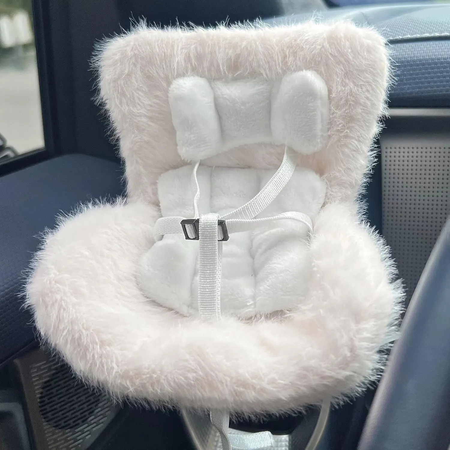 Doll Car Seat with Soft Furry Cushion for 10-17cm Dolls, Clips onto Car Air Vent, Cute Doll Chair for Desktop Display, Fashionable Car Decoration Accessories (Grey)