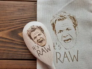 Gordon Ramsay Spoon It's RAW Funny Meme Gift Bag Prank Gift Cotton Wine Bag Housewarming Gift Chef Gift Hells Kitchen Fan Gift (1 Spoon Engraved Bag)
