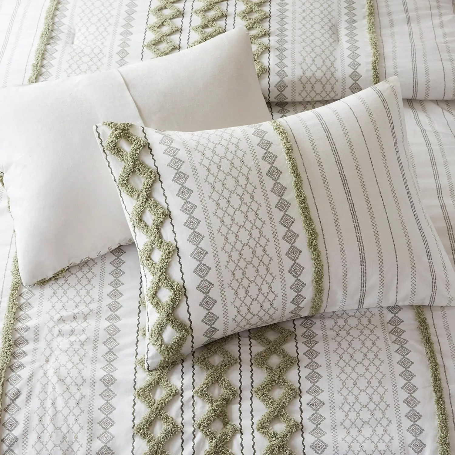 INK IVY Comforter for King Size Bed, Chenille Tufted, Breathable Cotton Comforter Set, All Season Modern Boho Comforter with Farmhouse Bedding Flare, 2 Matching Shams, King Sage Green/Ivory 3 Piece