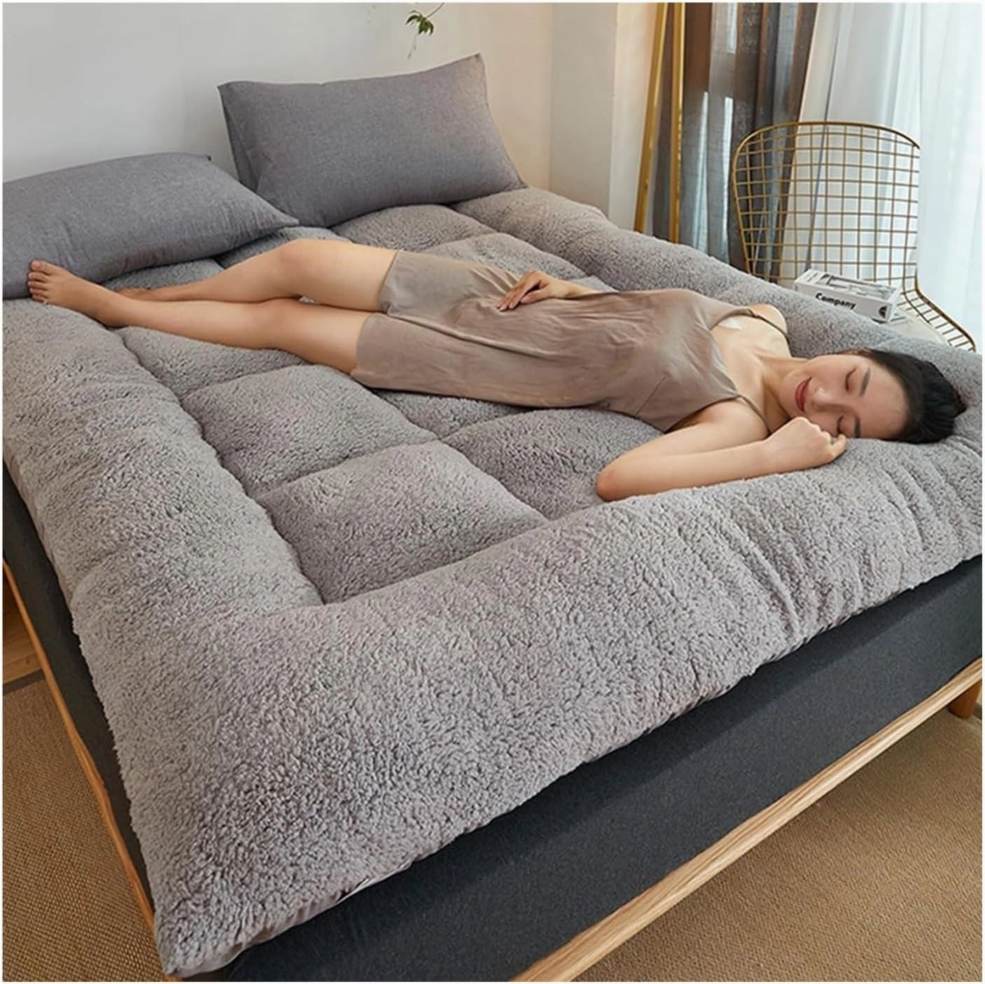 Japanese Home Soft Cushion Floor Mattress, Thicken Warm Lamb Wool Mattress, Japanese Floor Futon Mattress, Roll Up Camping Mattress(Beige,California King-200 * 220cm)
