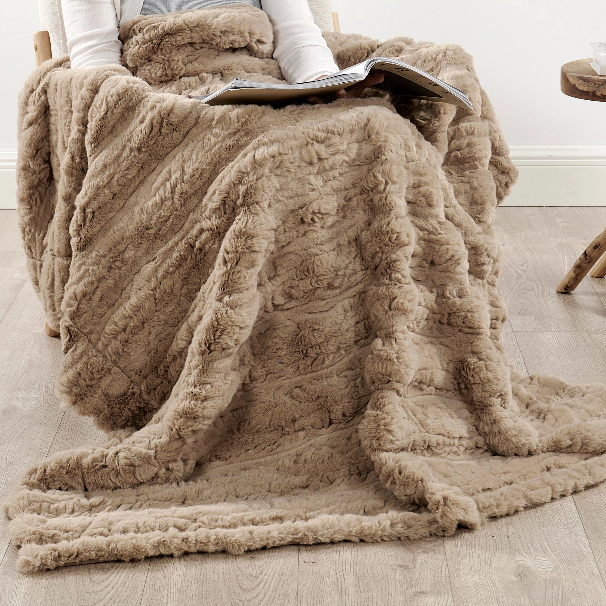 Line Drawing Faux Fur Throw Blanket