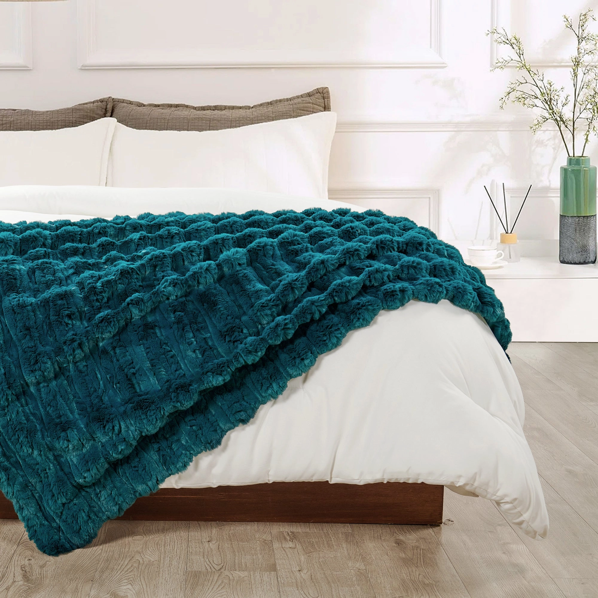 Line Drawing Faux Fur Throw Blanket