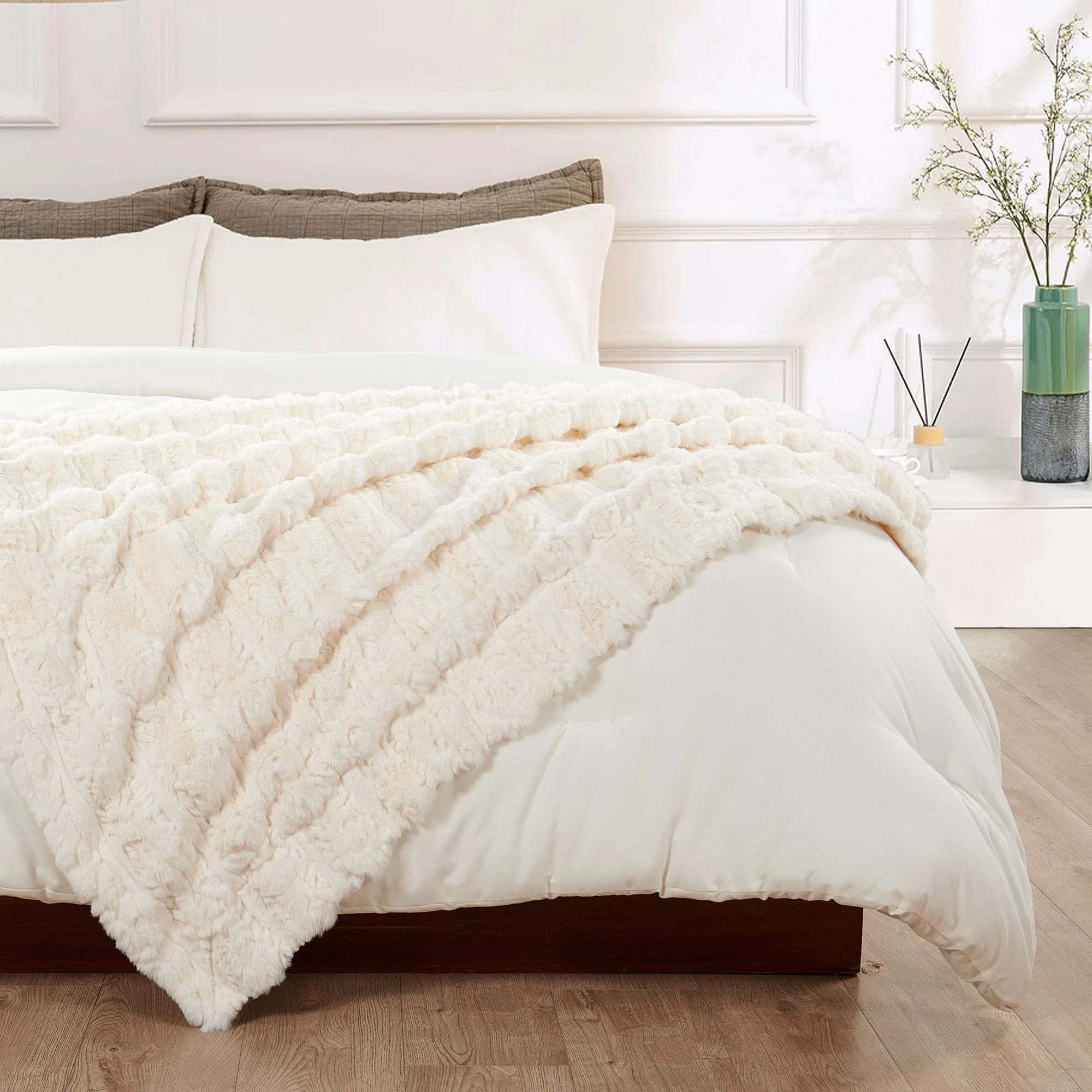 Line Drawing Faux Fur Throw Blanket