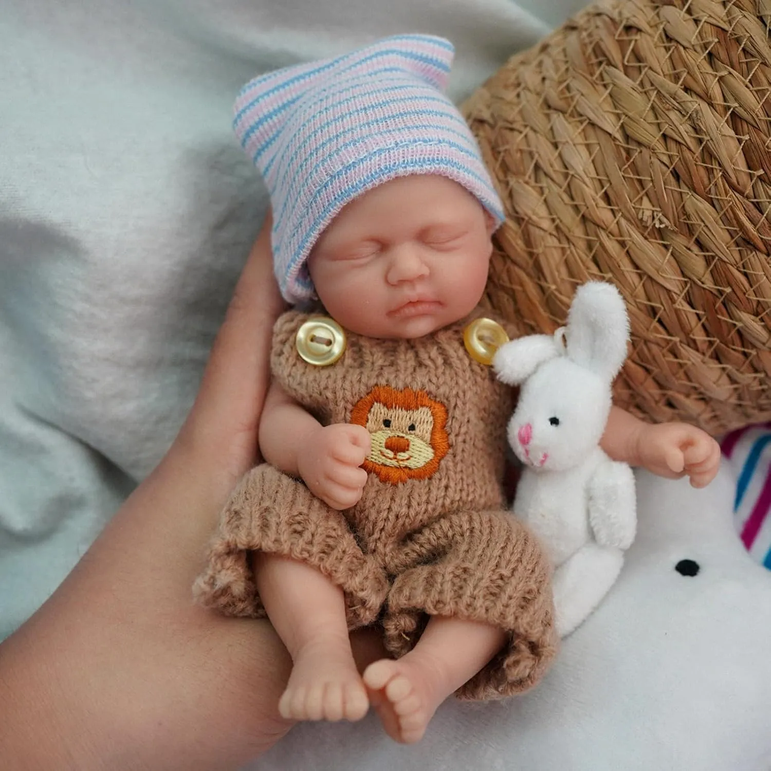 Miniature Silicone Full Body 7 Inch Realistic Newborn Doll Lifelike Sleeping Eyes Closed Baby Boy The Look Real Doll with Clothes Accessories Gift Box Set