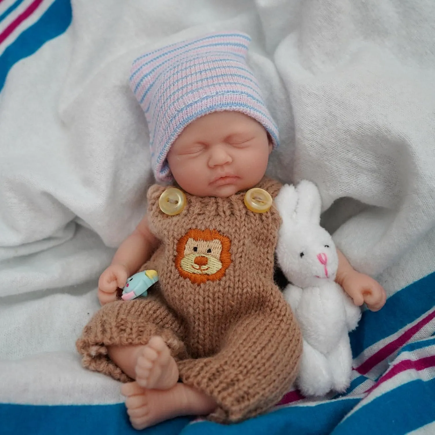 Miniature Silicone Full Body 7 Inch Realistic Newborn Doll Lifelike Sleeping Eyes Closed Baby Boy The Look Real Doll with Clothes Accessories Gift Box Set