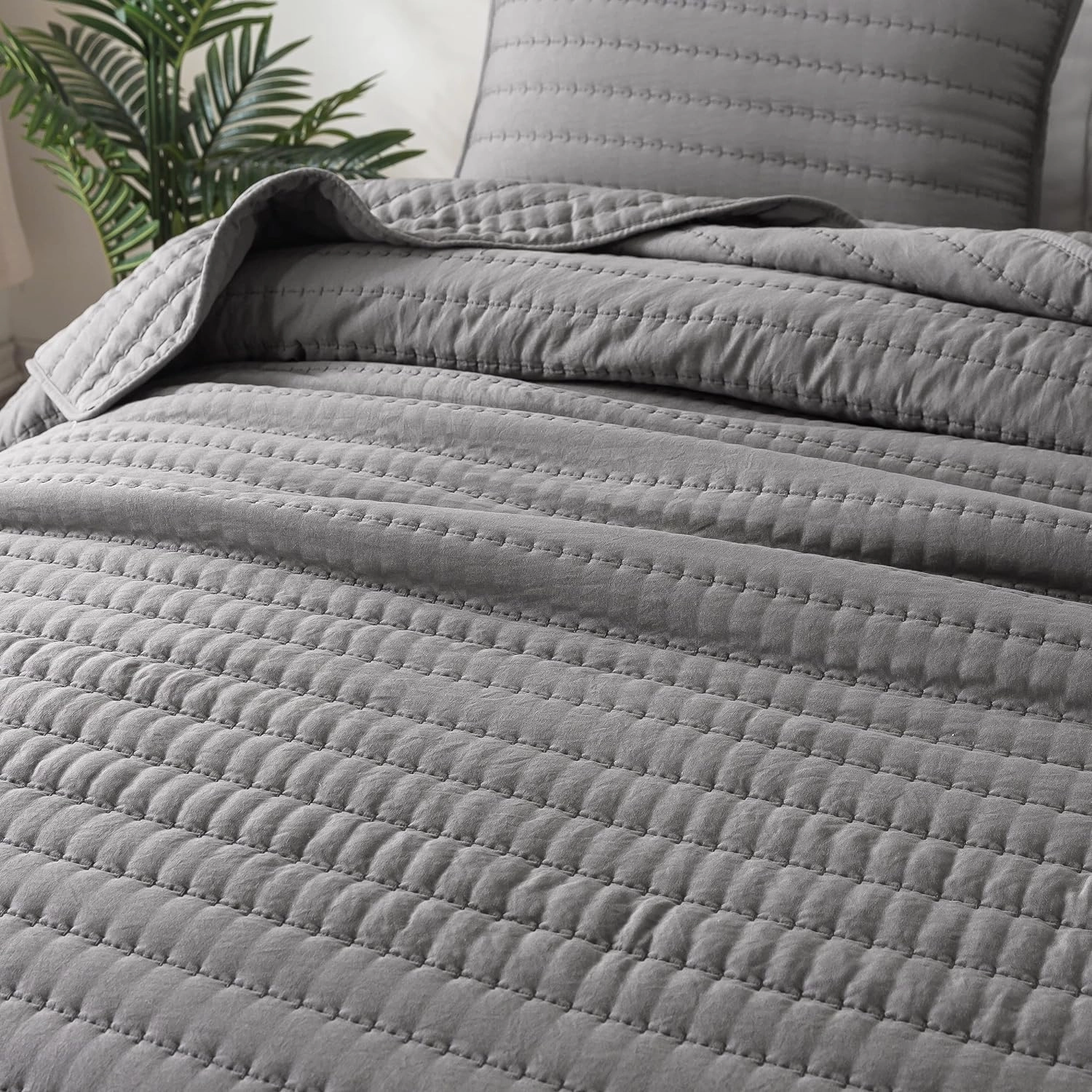 ROARINGWILD Dark Grey Queen Size Quilt Bedding Sets with Pillow Shams, Full Lightweight Soft Bedspread Coverlet, Quilted Blanket Thin Comforter Bed Cover for All Season, 3 Pieces, 90x90 inches