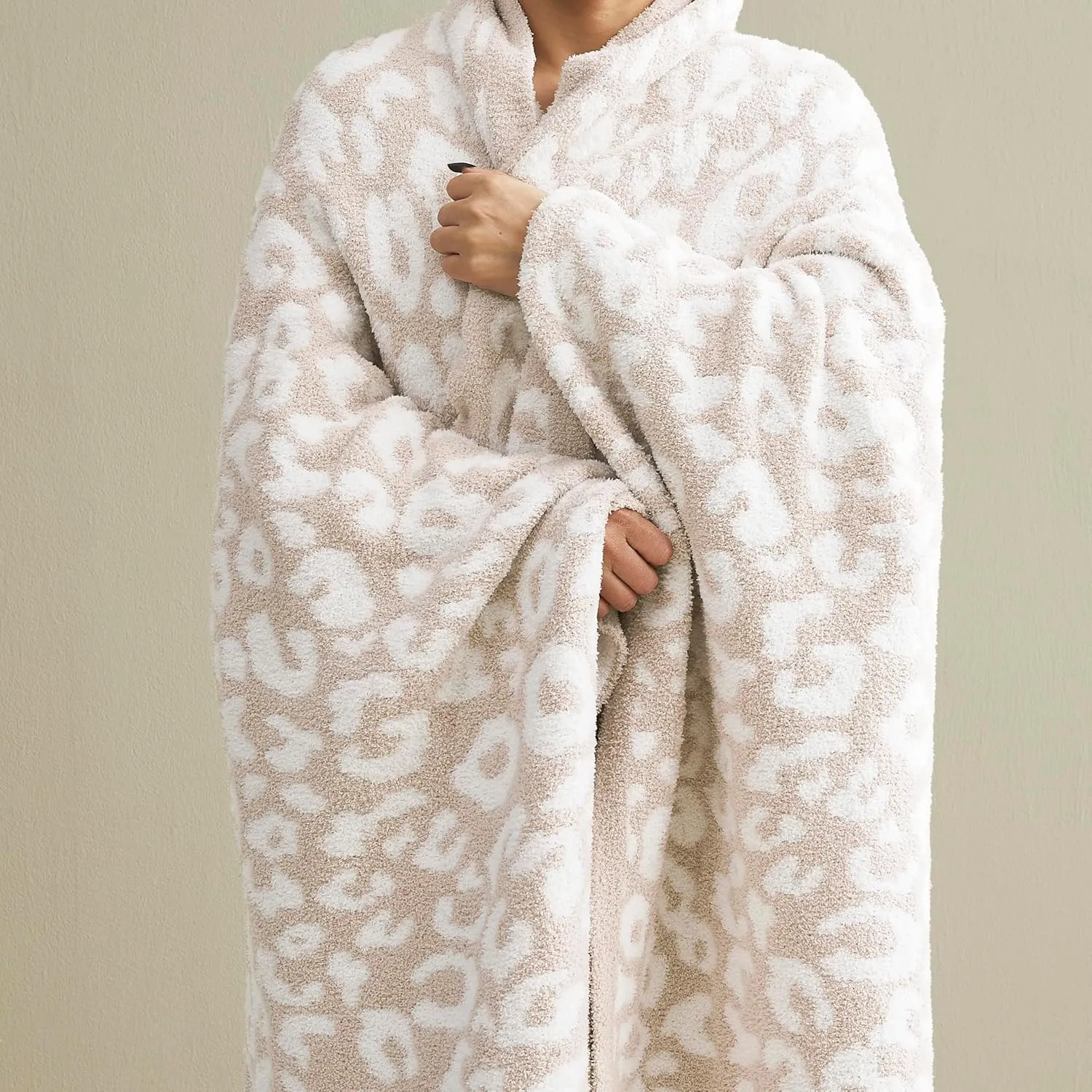 R.SHARE Beige Leopard Cheetah Print Throw Blanket 50x70 Inch Reversible, Super Soft Feather Knit Microfiber Comfy Cozy Lightweight Fluffy Fuzzy Warm Cute for Couch Sofa Chair Bed