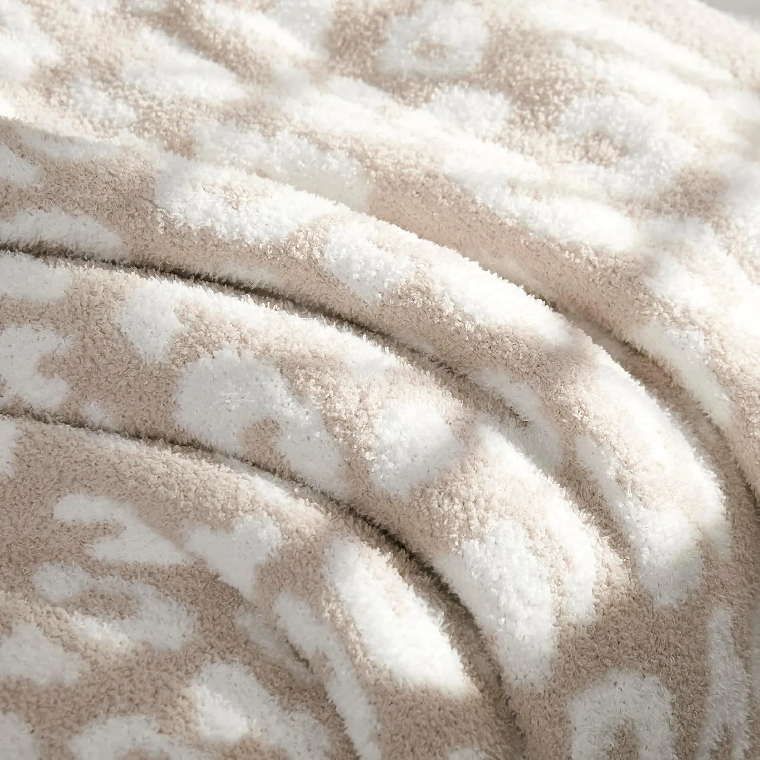 R.SHARE Beige Leopard Cheetah Print Throw Blanket 50x70 Inch Reversible, Super Soft Feather Knit Microfiber Comfy Cozy Lightweight Fluffy Fuzzy Warm Cute for Couch Sofa Chair Bed