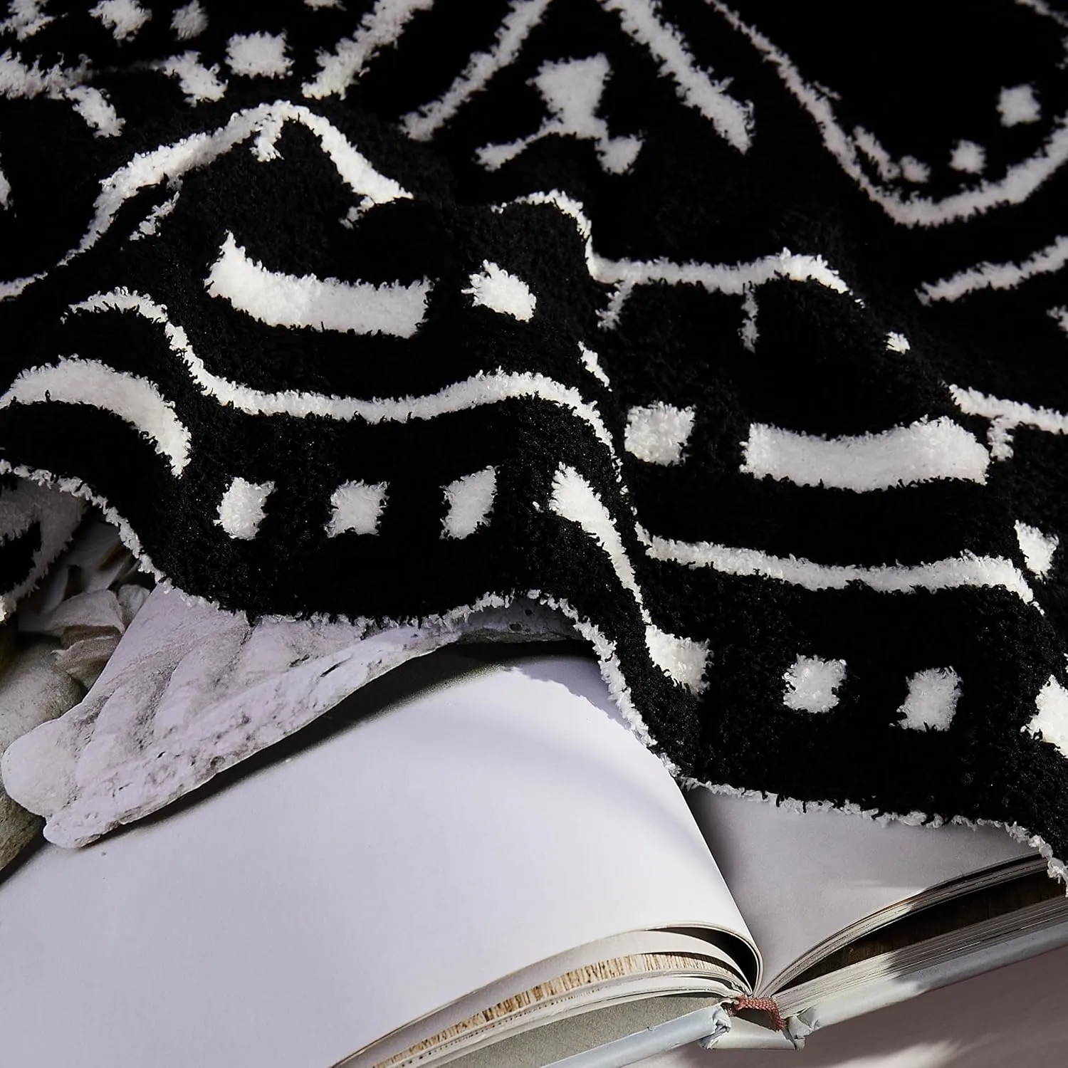 R.SHARE Boho Throw Blanket 50x70 Inch Reversible, Feather Knit Black Microfiber Soft Comfy Cozy Lightweight Fluffy Fuzzy Warm Cute for Couch Sofa Chair Bed Home
