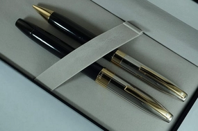 Sheaffer Made in The USA Legacy Heritage Sheaffer Legacy Heritage, Black Lacquer Barrel, Polished Palladium Cap with 22KT Gold Appointments, Rollerball Pen and 0.5MM Pencil Set