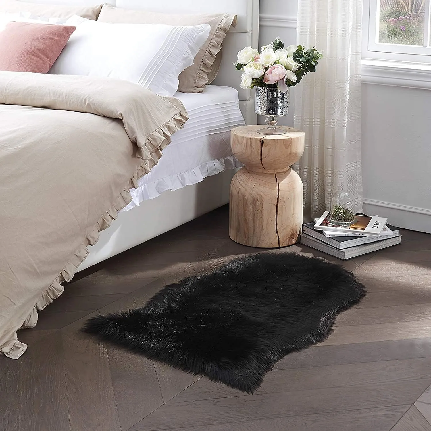 Small Faux Fur Rug, 2x4 ft Ultra Soft Sheepskin Rug Chair Sofa Cover Seat Pad, Black Fluffy Shag Rug for Bedroom Nursery Kids Room, Luxury Shaggy Rug Fuzzy Plush Floor Carpets, Cute Dorm Home Decor