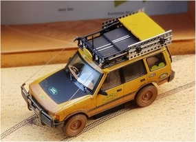 Sports car Metal Model 1:43 for Land Rover Discovery 1st Generation 5-Door Camel Cup Dirty Edition 1996 Car Model Yellow for Home Décor