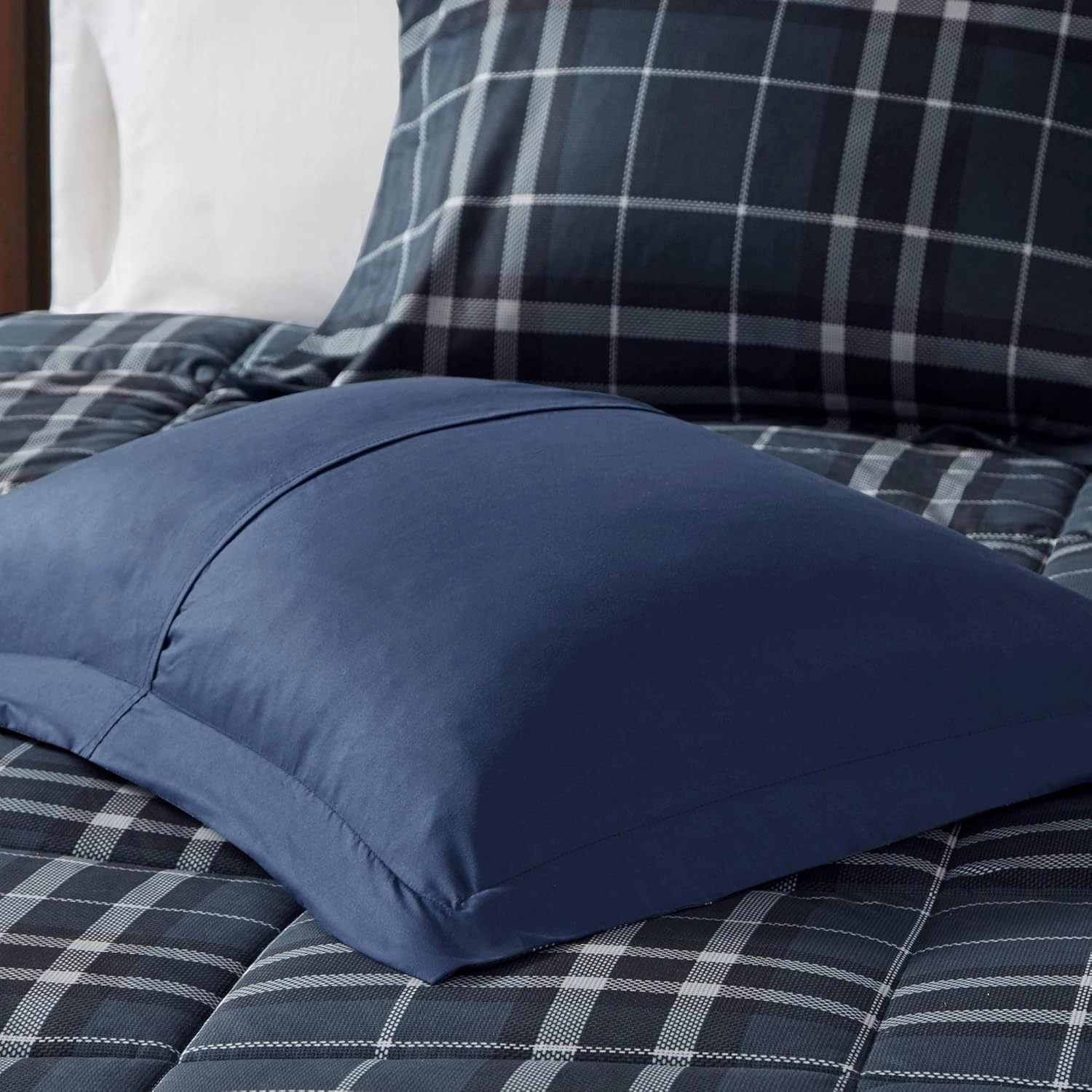 Woolrich Comforter Set, Cabin Lodge, Warm Cover for Colder Season, Modern Cottage-Inspired Down Alternative Ultra Soft Microfiber Bedding, Matching Sham, Plaid Navy Twin 2 Piece